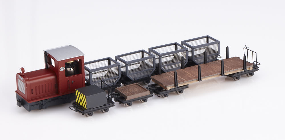 Gmeinder Diesel Locomotive and 7 Car Set - Red