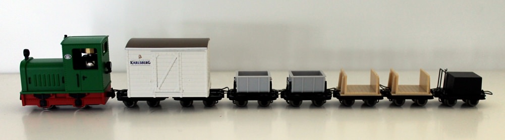 Gmeinder Diesel Locomotive and 6 Car Set - Green